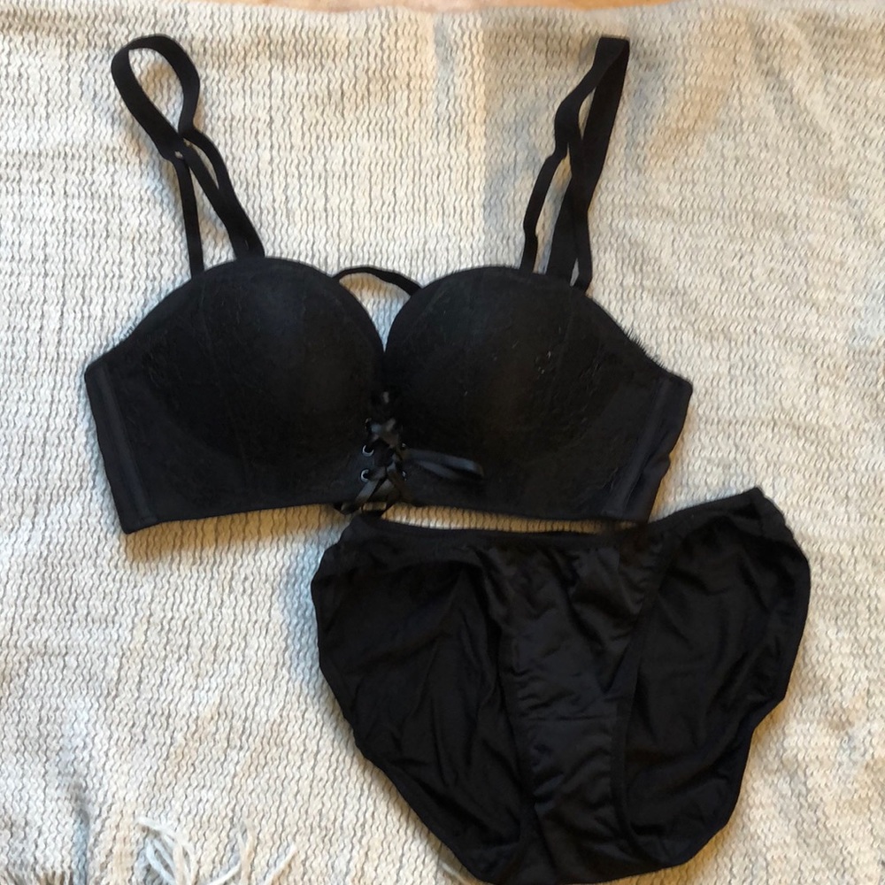 Bra & panty set black lace 32 A NWOT